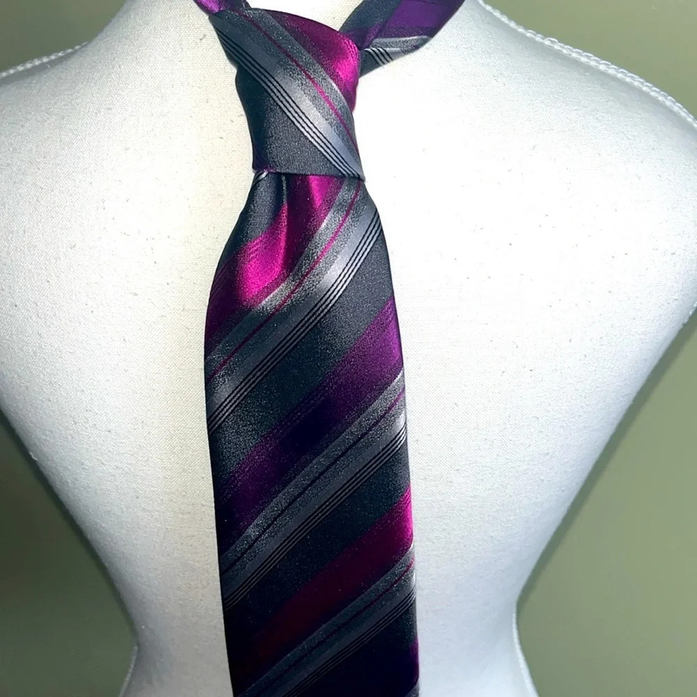 Kenneth Cole Reaction striped pink purple silk tie - Picture 3 of 8